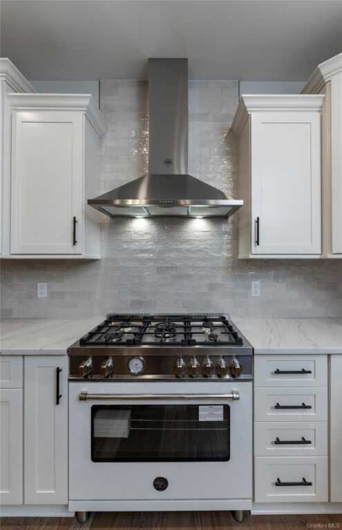 352 Holt Drive, Pearl River, NY 10965 - Photo 26 of 33