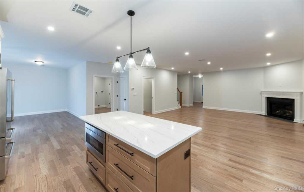 352 Holt Drive, Pearl River, NY 10965 - Photo 27 of 33