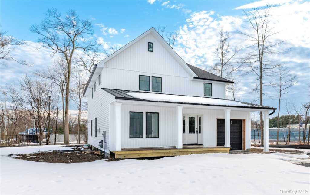 352 Holt Drive, Pearl River, NY 10965 - Photo 31 of 33