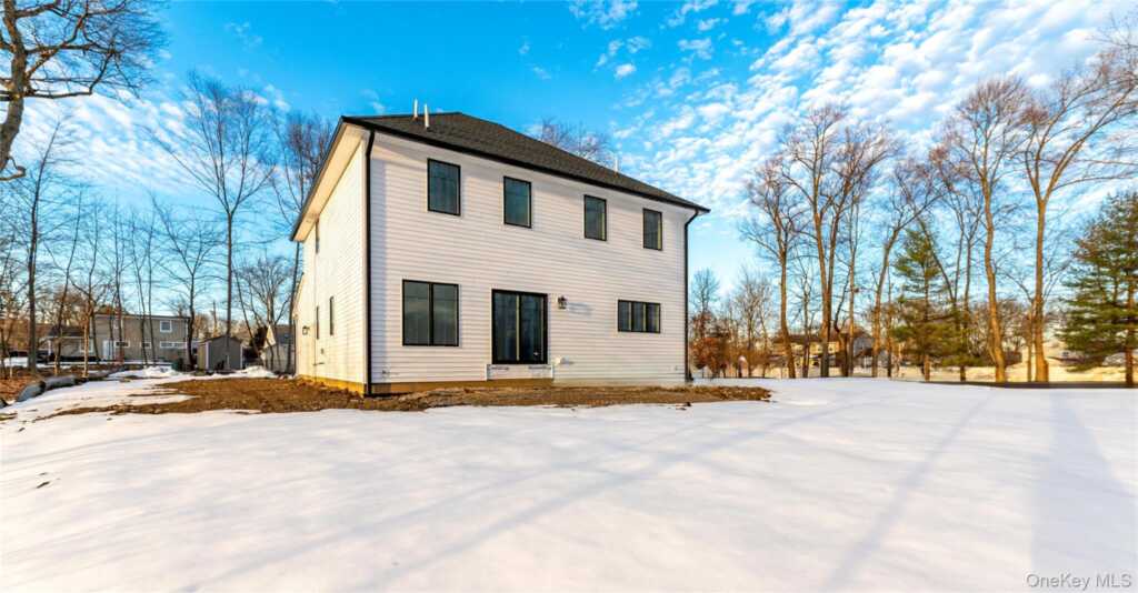 352 Holt Drive, Pearl River, NY 10965 - Photo 32 of 33