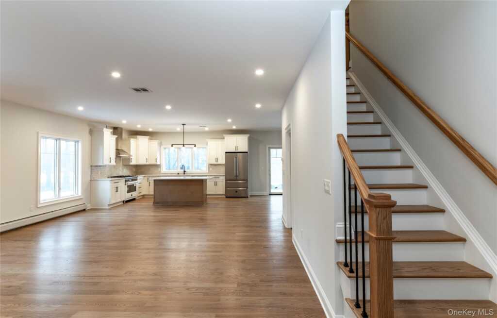 352 Holt Drive, Pearl River, NY 10965 - Photo 6 of 33