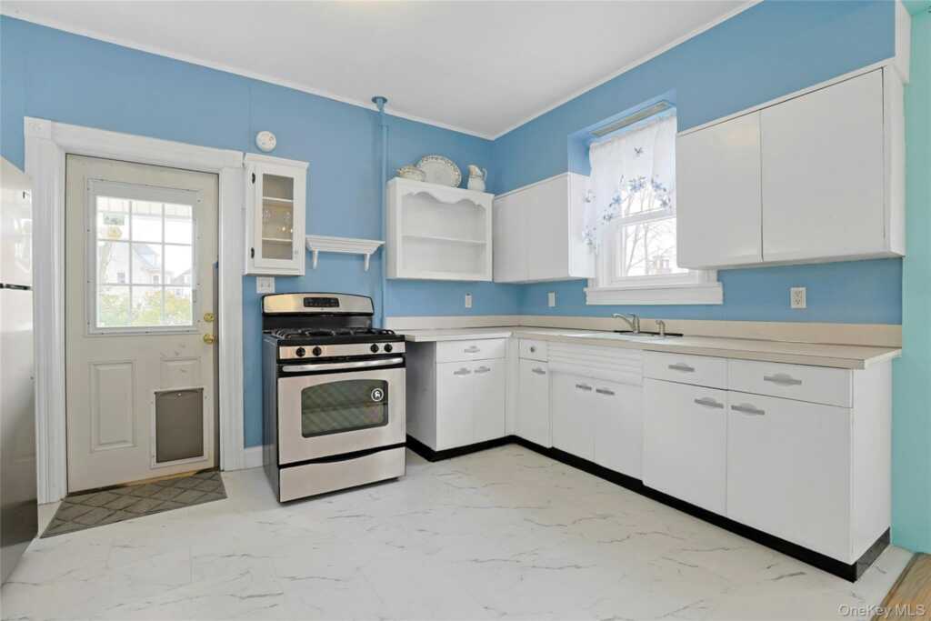 9 Clinton Place, Suffern, NY 10901 - Photo 14 of 44