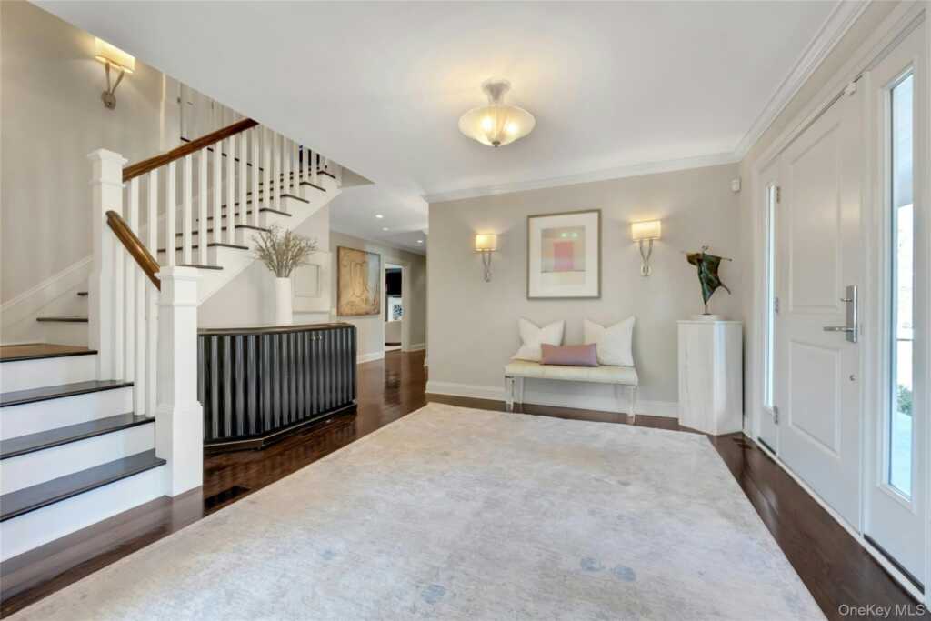 44 Brevoort Lane, Rye, NY 10580 - Photo 2 of 32