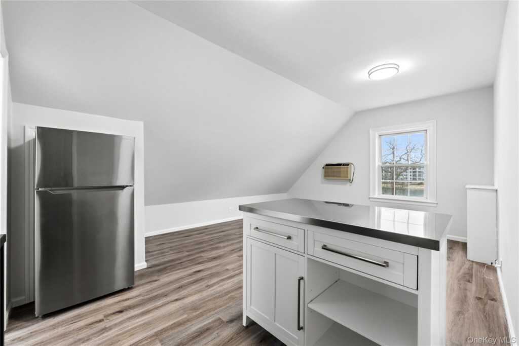 3 Harbor Lane, Unit #3A, New Rochelle, NY 10805 - Photo 2 of 16