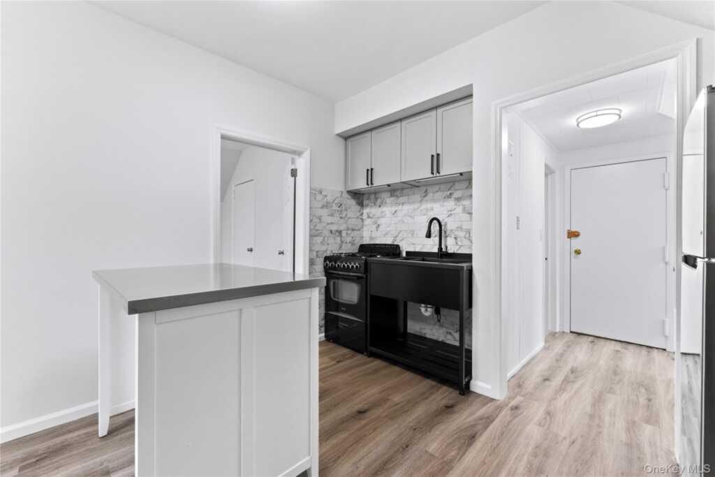 3 Harbor Lane, Unit #3A, New Rochelle, NY 10805 - Photo 6 of 16