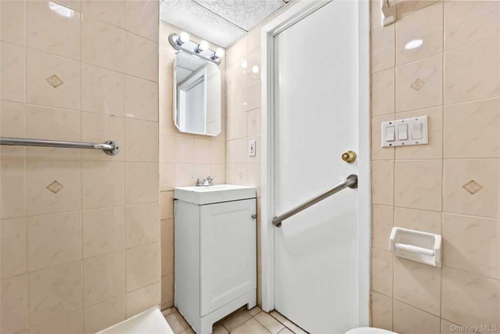 92 Washington Avenue, Unit #Floor 1, New Rochelle, NY 10801 - Photo 9 of 24