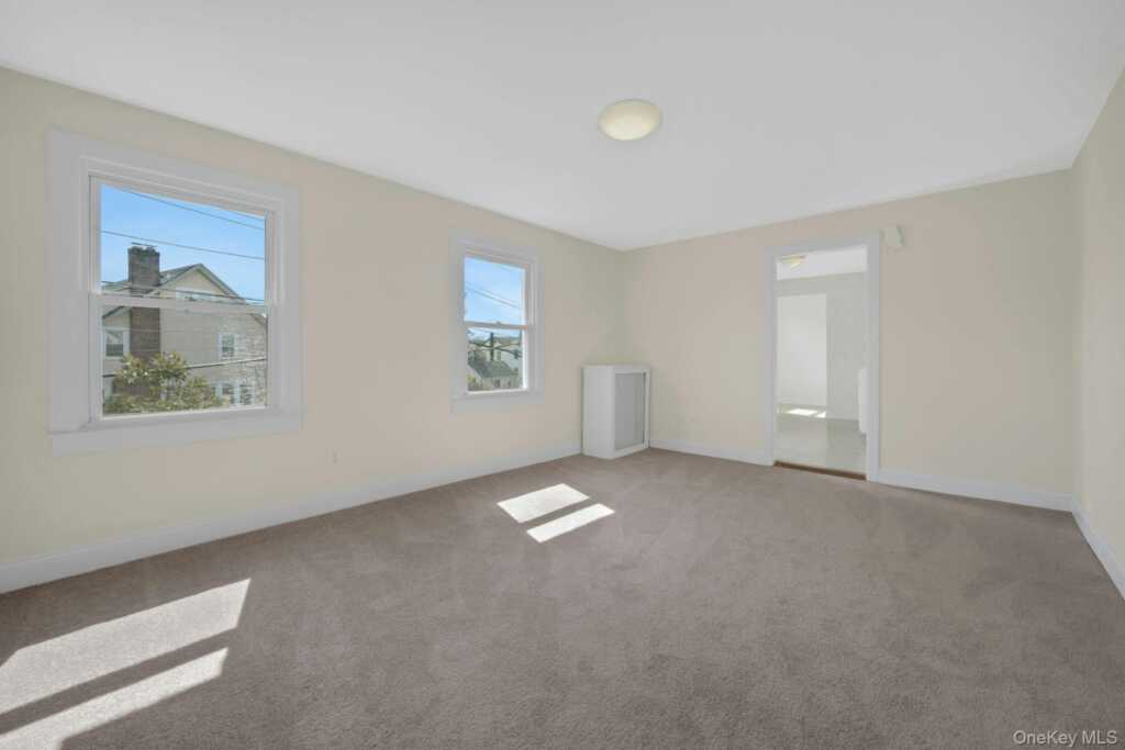 56 Stephenson Boulevard, New Rochelle, NY 10801 - Photo 12 of 44