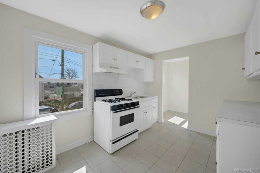 56 Stephenson Boulevard, New Rochelle, NY 10801 - Photo 15 of 44