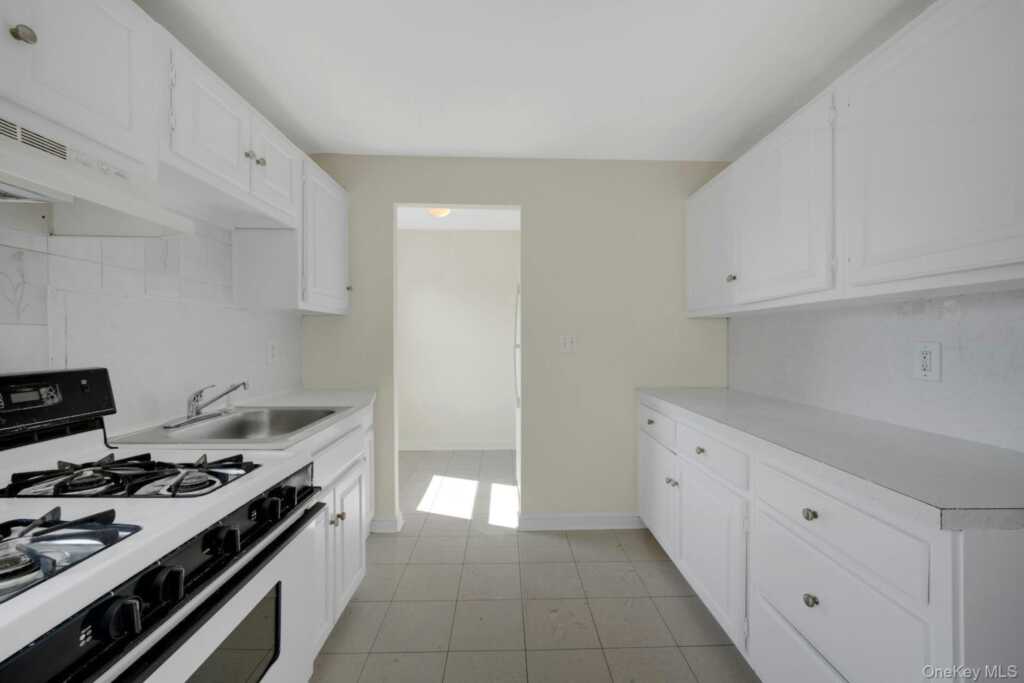 56 Stephenson Boulevard, New Rochelle, NY 10801 - Photo 16 of 44