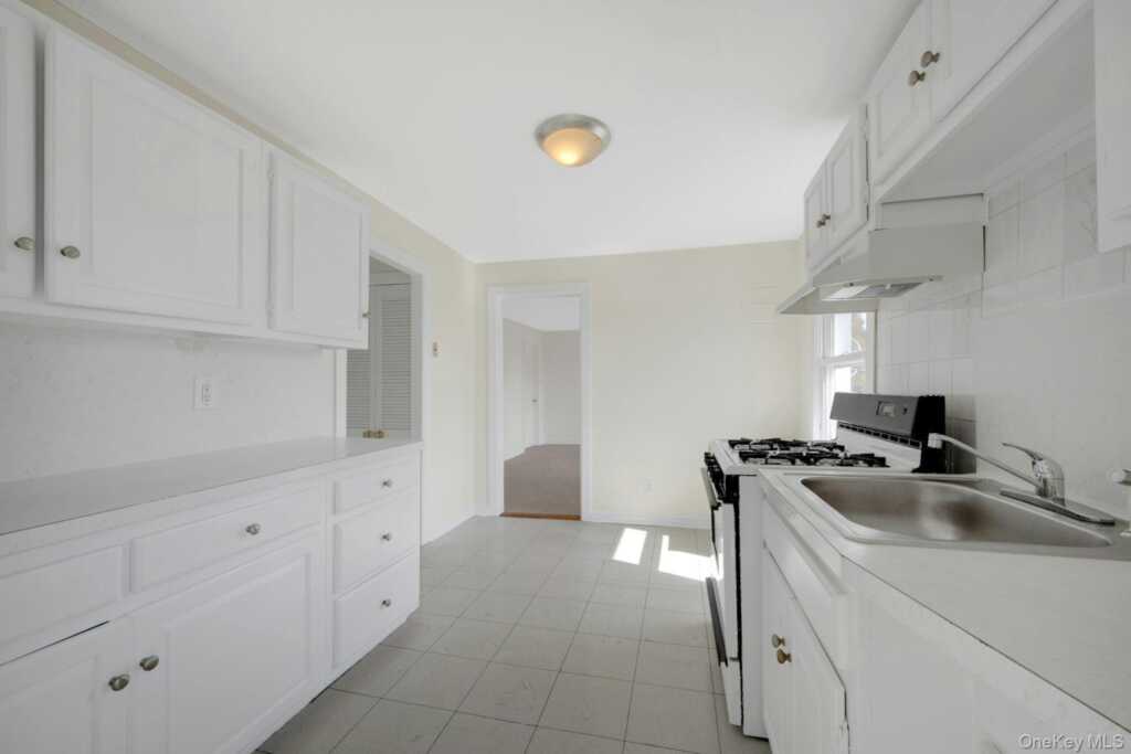 56 Stephenson Boulevard, New Rochelle, NY 10801 - Photo 17 of 44