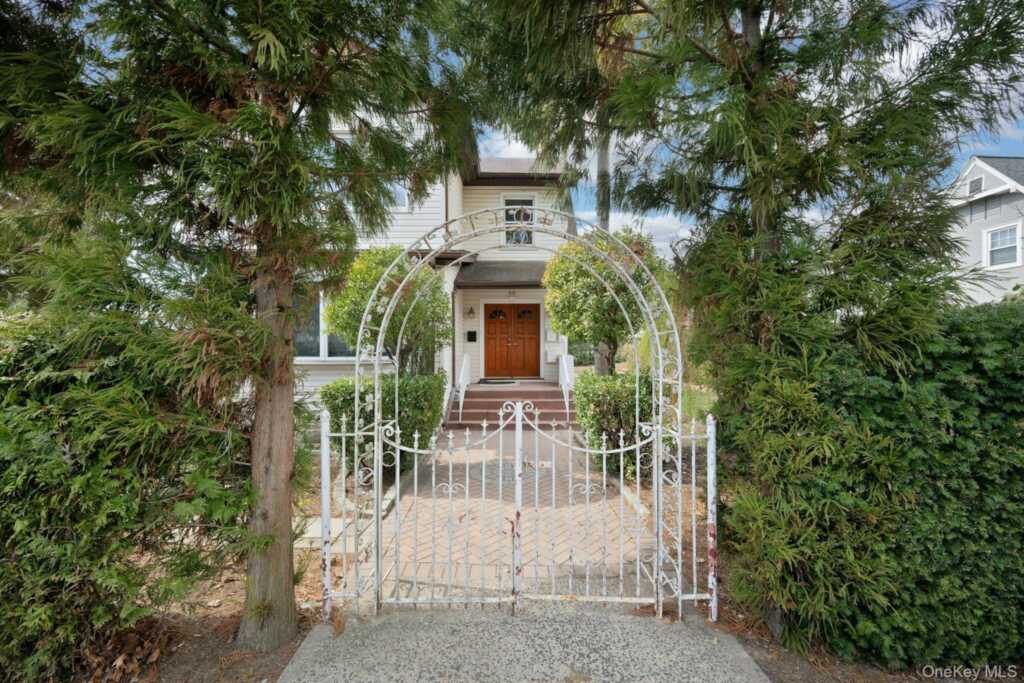 56 Stephenson Boulevard, New Rochelle, NY 10801 - Photo 2 of 44