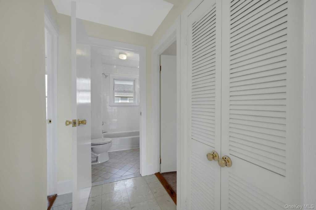 56 Stephenson Boulevard, New Rochelle, NY 10801 - Photo 23 of 44