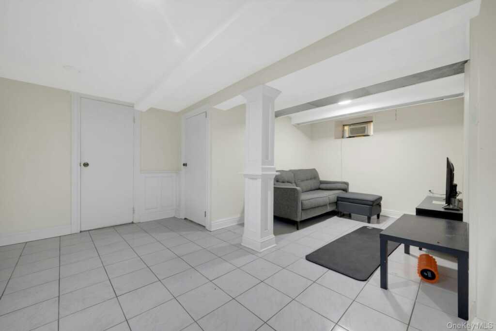 56 Stephenson Boulevard, New Rochelle, NY 10801 - Photo 29 of 44