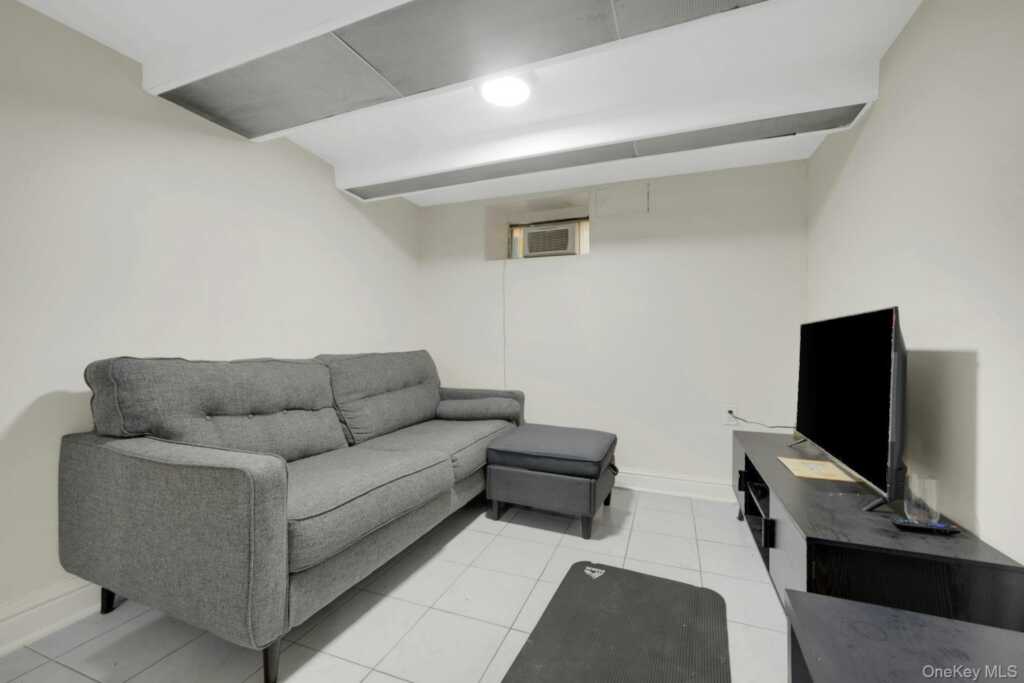 56 Stephenson Boulevard, New Rochelle, NY 10801 - Photo 32 of 44