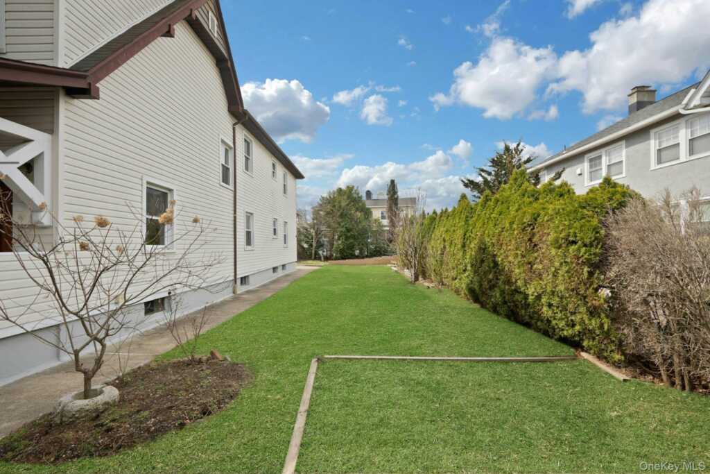 56 Stephenson Boulevard, New Rochelle, NY 10801 - Photo 37 of 44