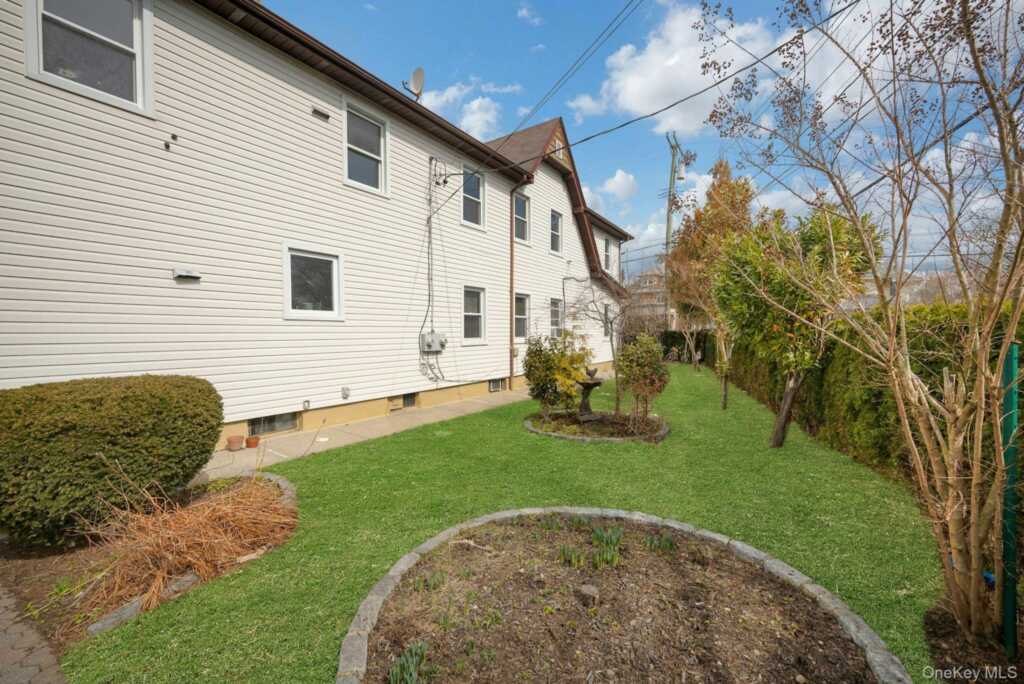 56 Stephenson Boulevard, New Rochelle, NY 10801 - Photo 42 of 44