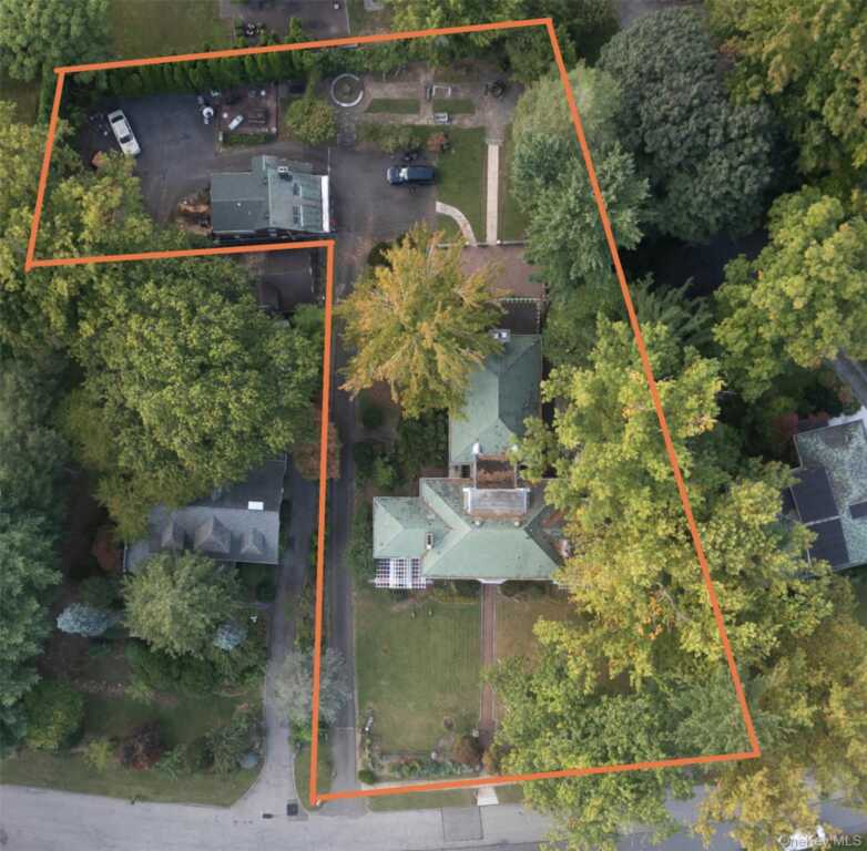 26 Overlook Circle, New Rochelle, NY 10804 - Photo 3 of 15