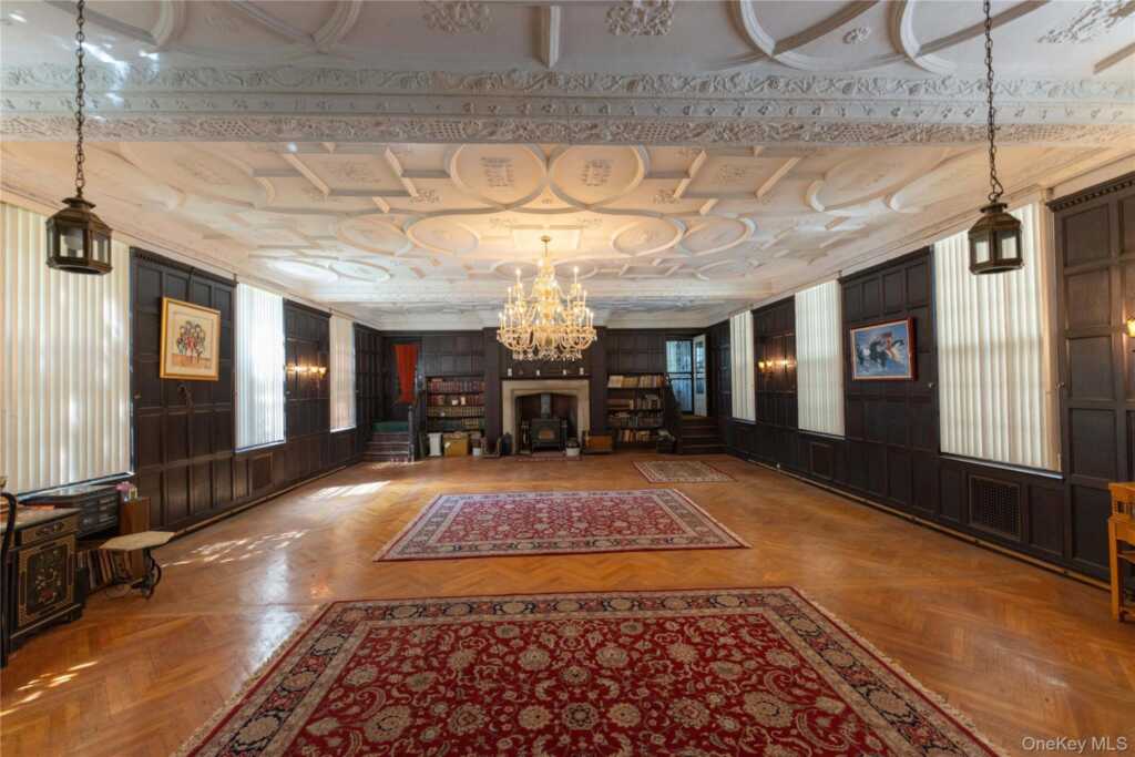 26 Overlook Circle, New Rochelle, NY 10804 - Photo 4 of 15