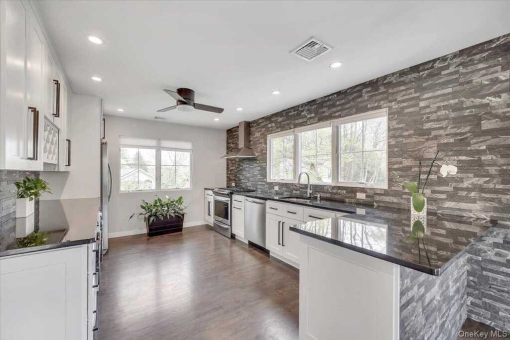 10 Sandhage Drive, Pearl River, NY 10965 - Photo 14 of 31