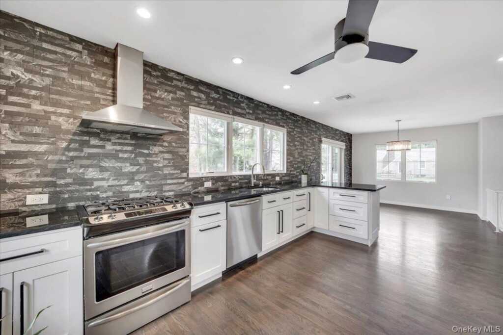 10 Sandhage Drive, Pearl River, NY 10965 - Photo 17 of 31