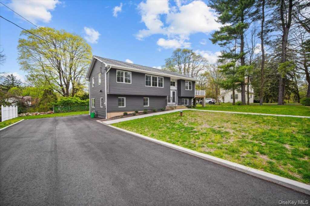 10 Sandhage Drive, Pearl River, NY 10965 - Photo 3 of 31