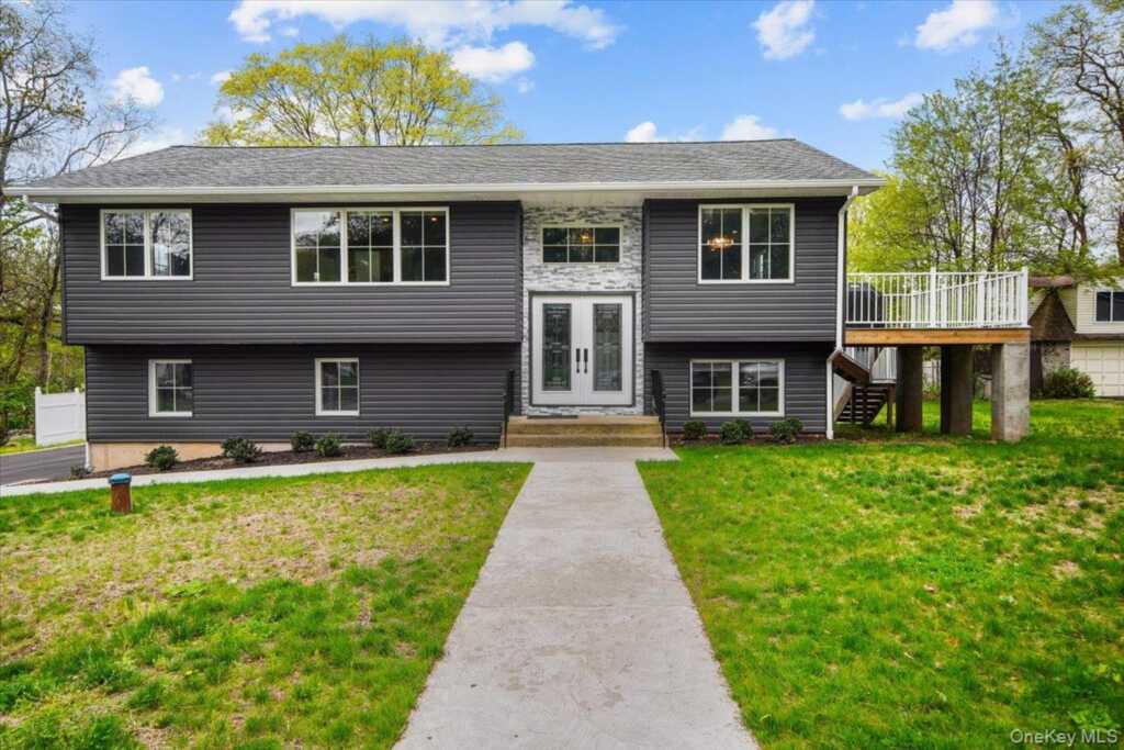 10 Sandhage Drive, Pearl River, NY 10965 - Photo 5 of 31