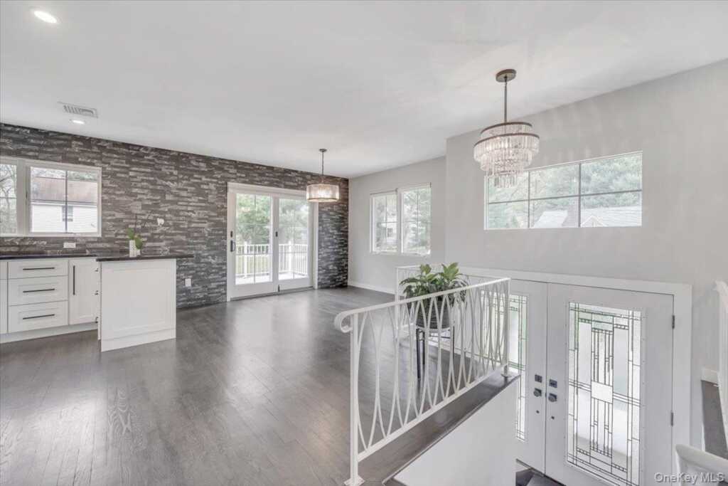 10 Sandhage Drive, Pearl River, NY 10965 - Photo 6 of 31