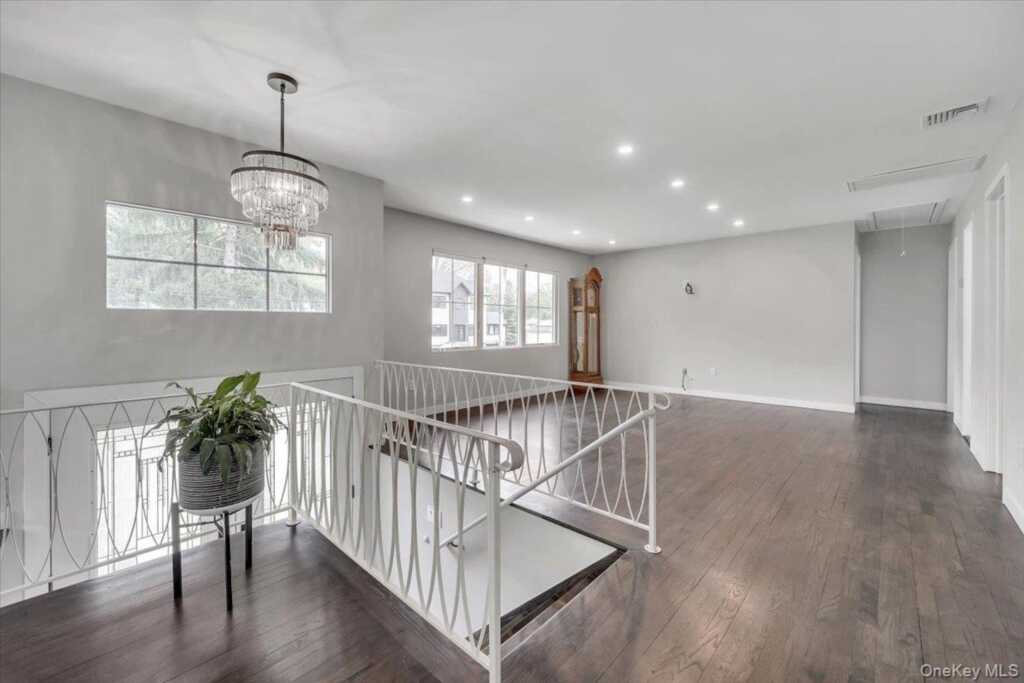 10 Sandhage Drive, Pearl River, NY 10965 - Photo 7 of 31