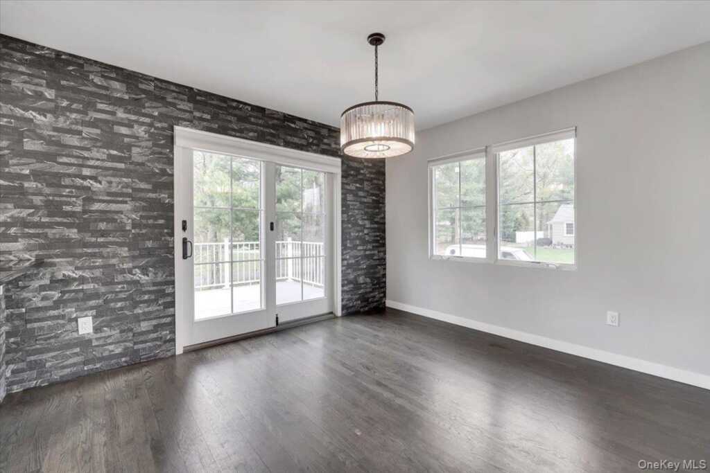 10 Sandhage Drive, Pearl River, NY 10965 - Photo 8 of 31