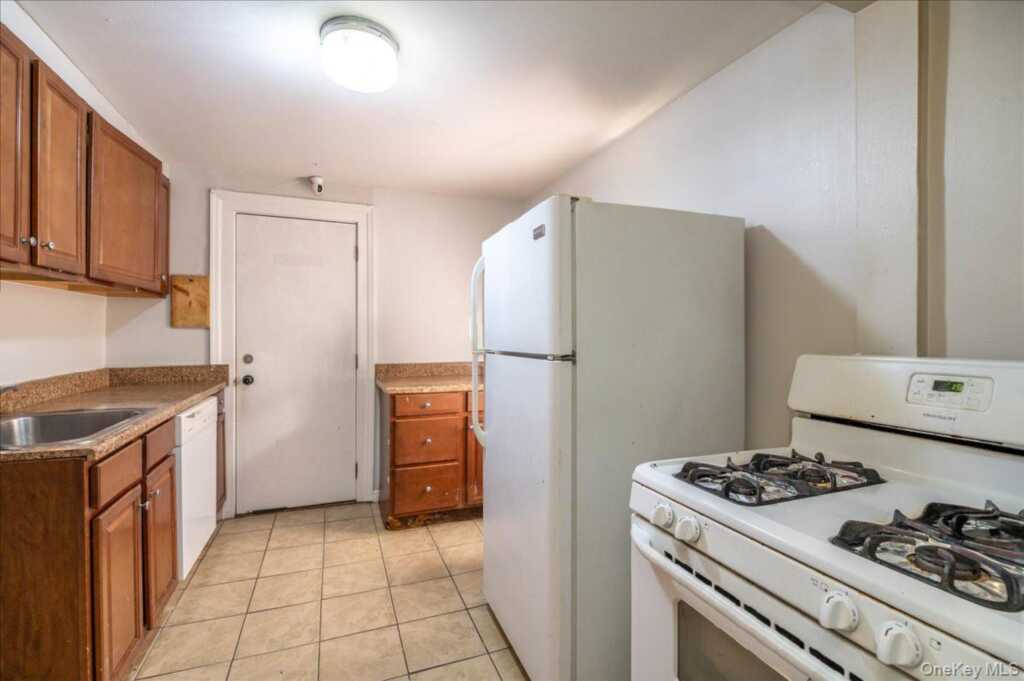 26 E Catherine Street, Nyack, NY 10960 - Photo 2 of 26