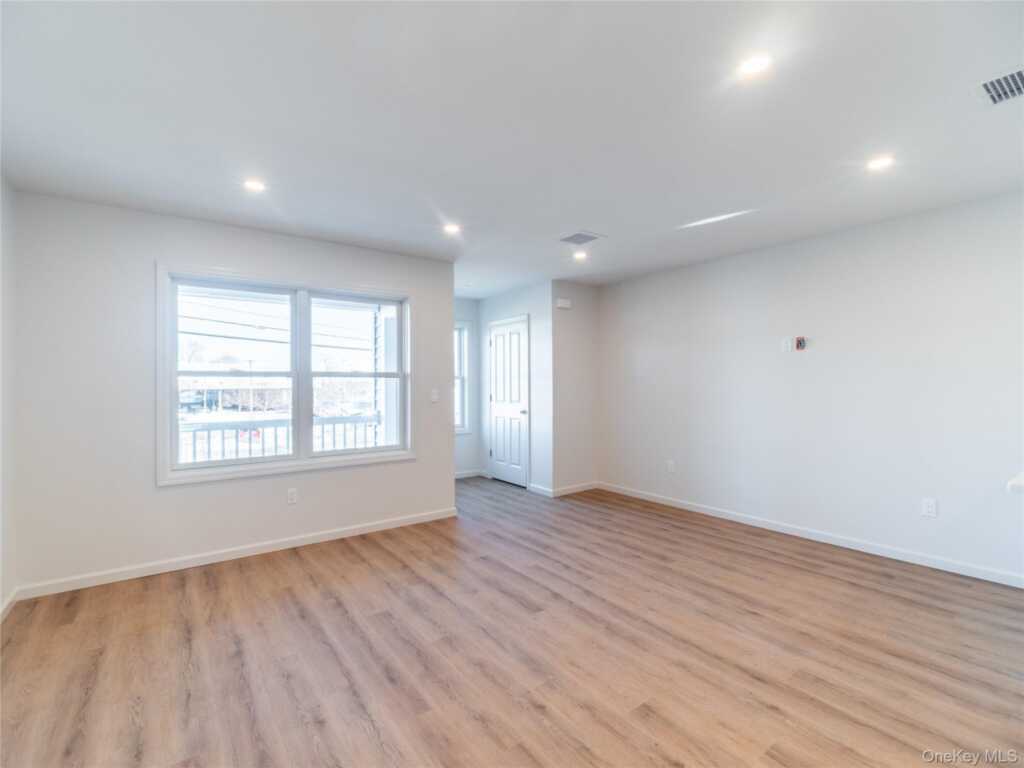 306 South Regent street, Rye, NY 10573 - Photo 5 of 22