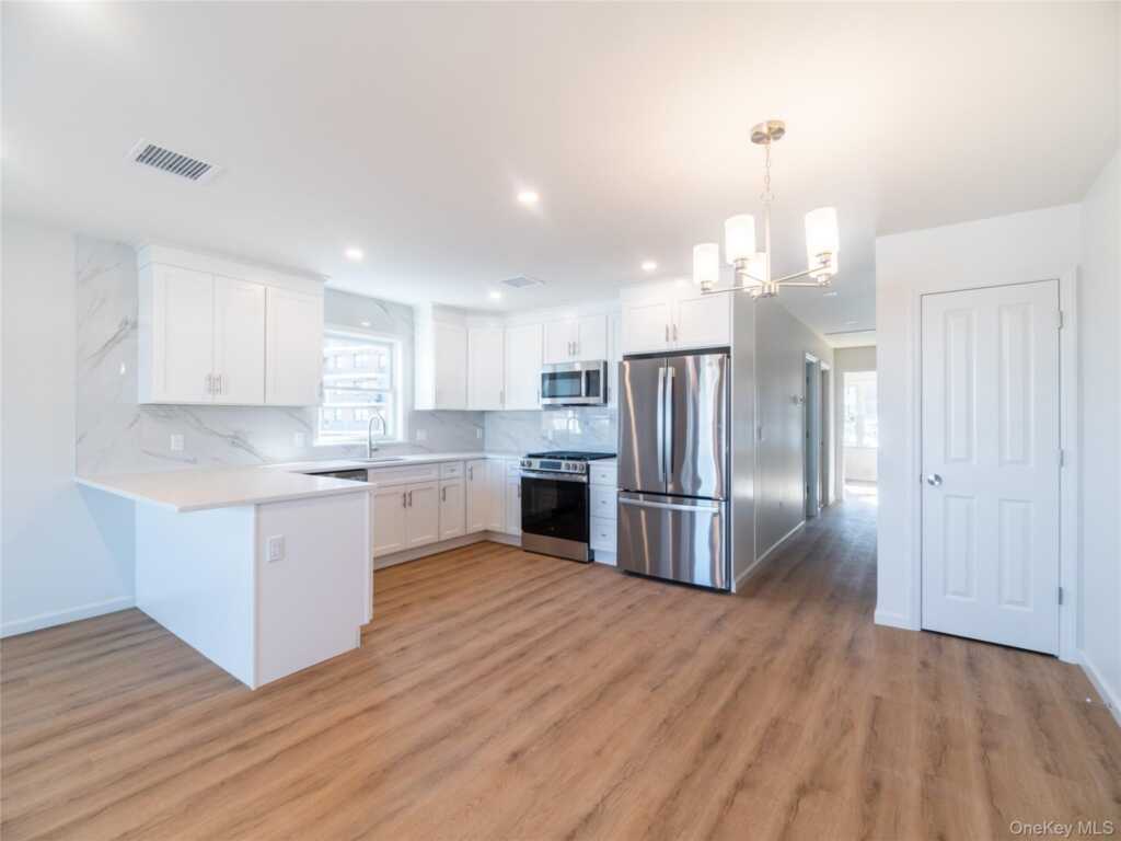 306 South Regent street, Rye, NY 10573 - Photo 6 of 22