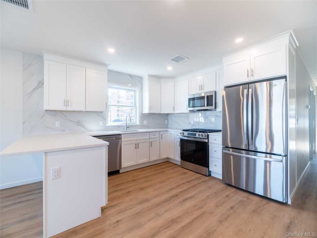 306 South Regent street, Rye, NY 10573 - Photo 7 of 22