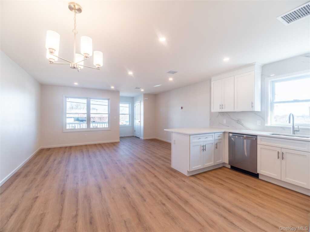 306 South Regent street, Rye, NY 10573 - Photo 8 of 22