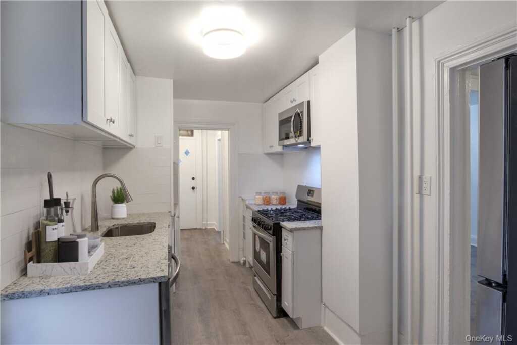 35 White Avenue, Nyack, NY 10960 - Photo 3 of 11