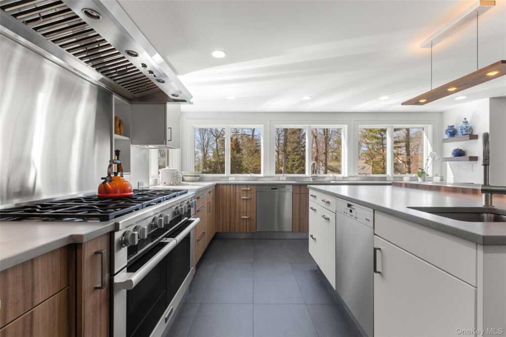 4 Trails End, Rye, NY 10580 - Photo 6 of 43