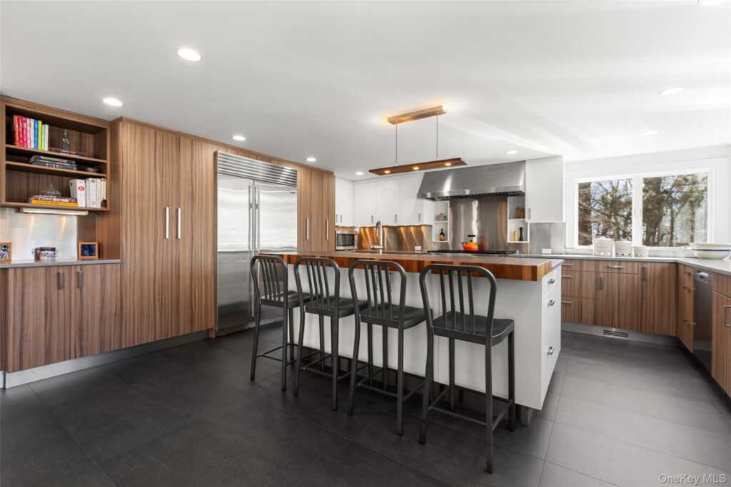 4 Trails End, Rye, NY 10580 - Photo 7 of 43