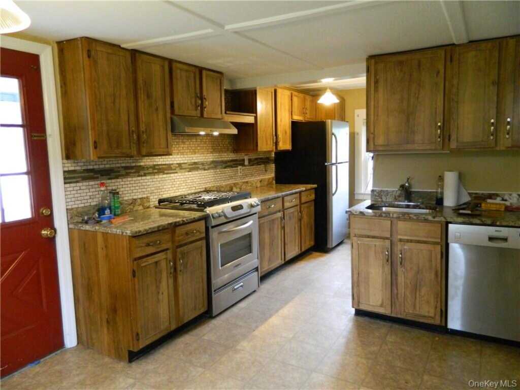 34 Kings Highway, New City, NY 10956 - Photo 7 of 30