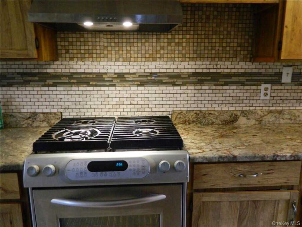 34 Kings Highway, New City, NY 10956 - Photo 8 of 30