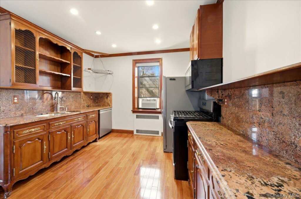 300 Main Street, Unit #6F, White Plains, NY 10601 - Photo 8 of 17