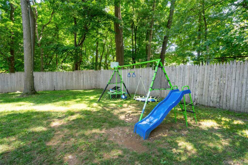 9 E Stemmer Lane, Suffern, NY 10901 - Photo 30 of 37