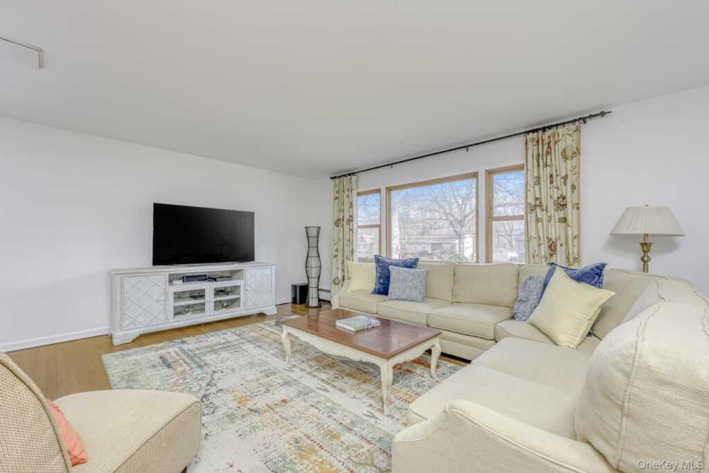 7 E Mayer Drive, Suffern, NY 10901 - Photo 10 of 30