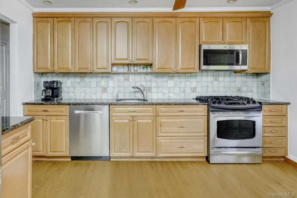 7 E Mayer Drive, Suffern, NY 10901 - Photo 14 of 30