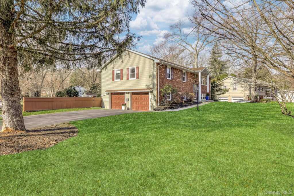 7 E Mayer Drive, Suffern, NY 10901 - Photo 2 of 30