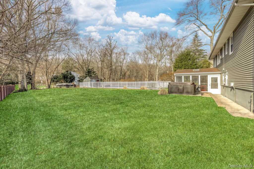 7 E Mayer Drive, Suffern, NY 10901 - Photo 3 of 30