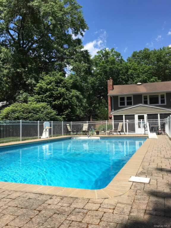 7 E Mayer Drive, Suffern, NY 10901 - Photo 5 of 30