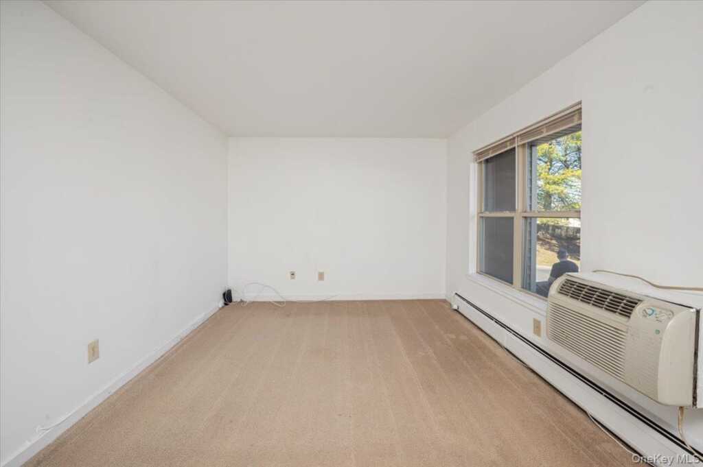 501 Maplewood Gardens, Nanuet, NY 10954 - Photo 4 of 19