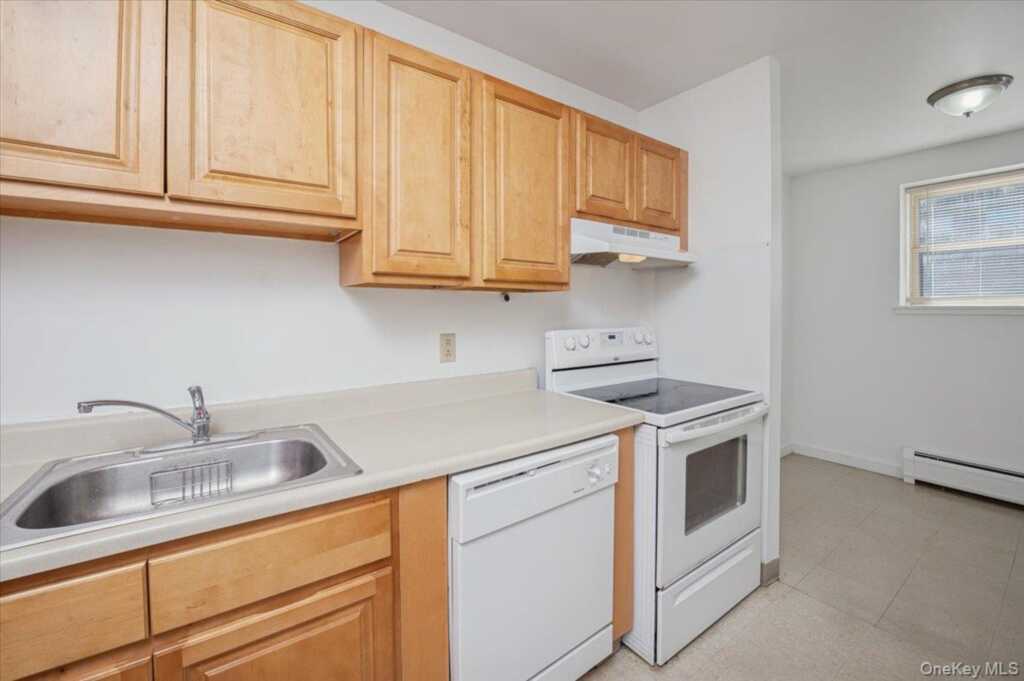 501 Maplewood Gardens, Nanuet, NY 10954 - Photo 7 of 19