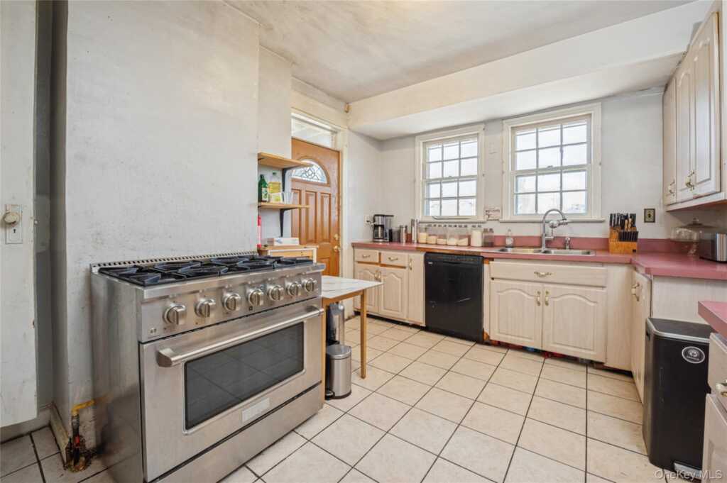 7 The Court, New Rochelle, NY 10801 - Photo 12 of 35