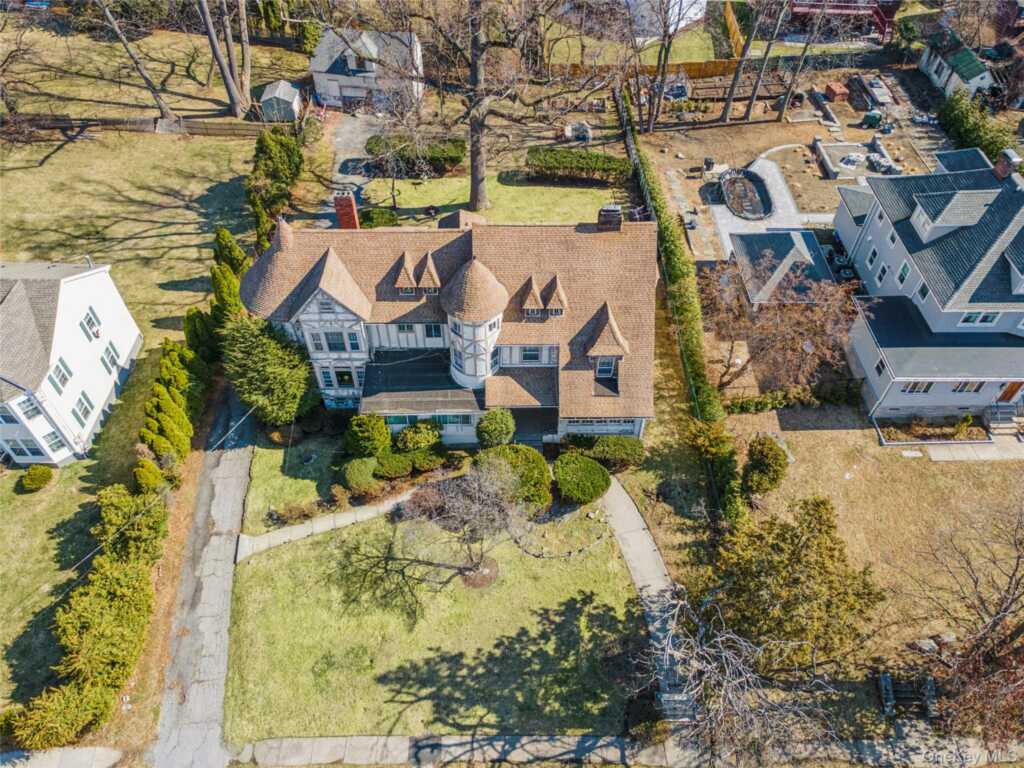 7 The Court, New Rochelle, NY 10801 - Photo 2 of 35